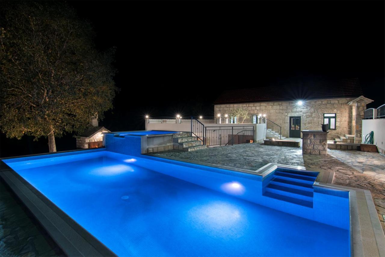 Dvori Stipanovi With Heated Pool And Jacuzzi Donje Rascane Exterior foto