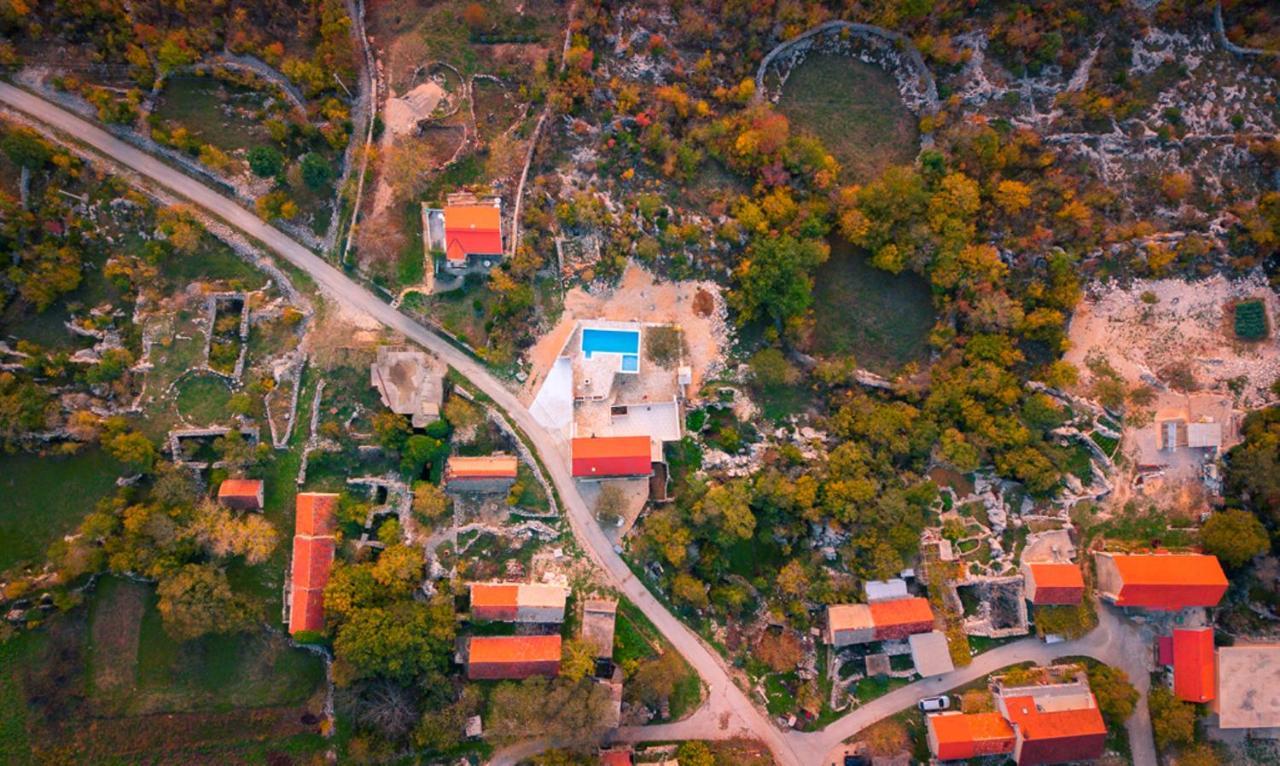 Dvori Stipanovi With Heated Pool And Jacuzzi Donje Rascane Exterior foto
