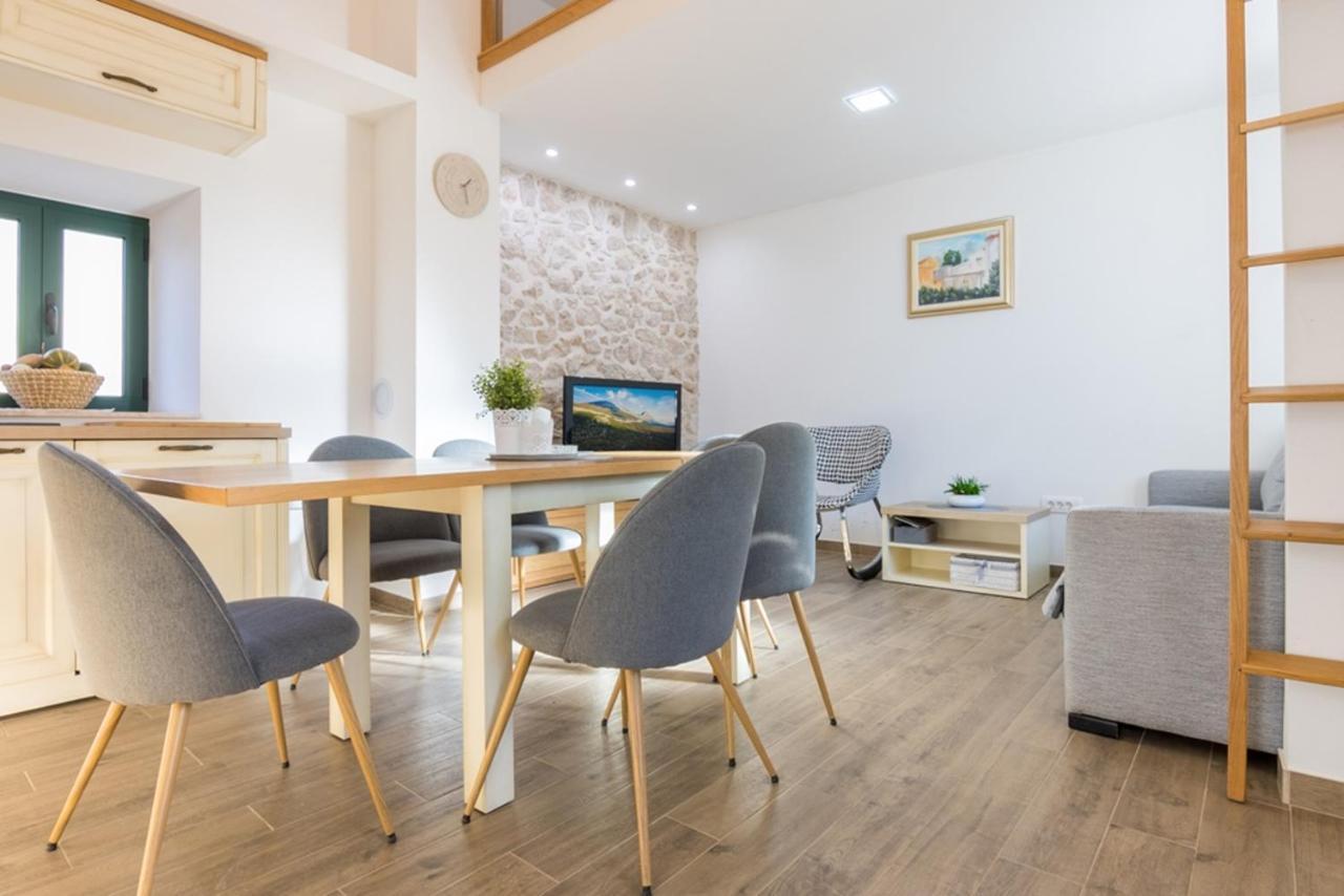 Dvori Stipanovi With Heated Pool And Jacuzzi Donje Rascane Exterior foto
