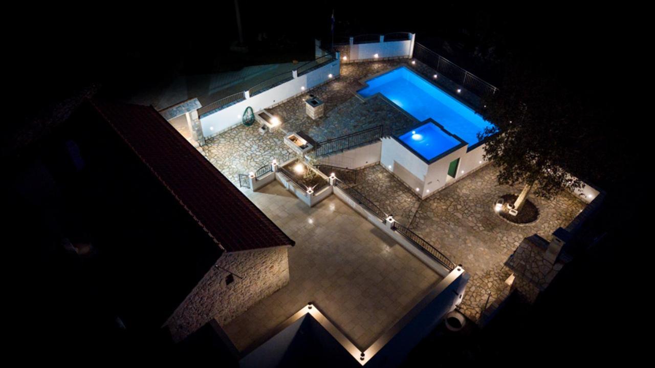 Dvori Stipanovi With Heated Pool And Jacuzzi Donje Rascane Exterior foto