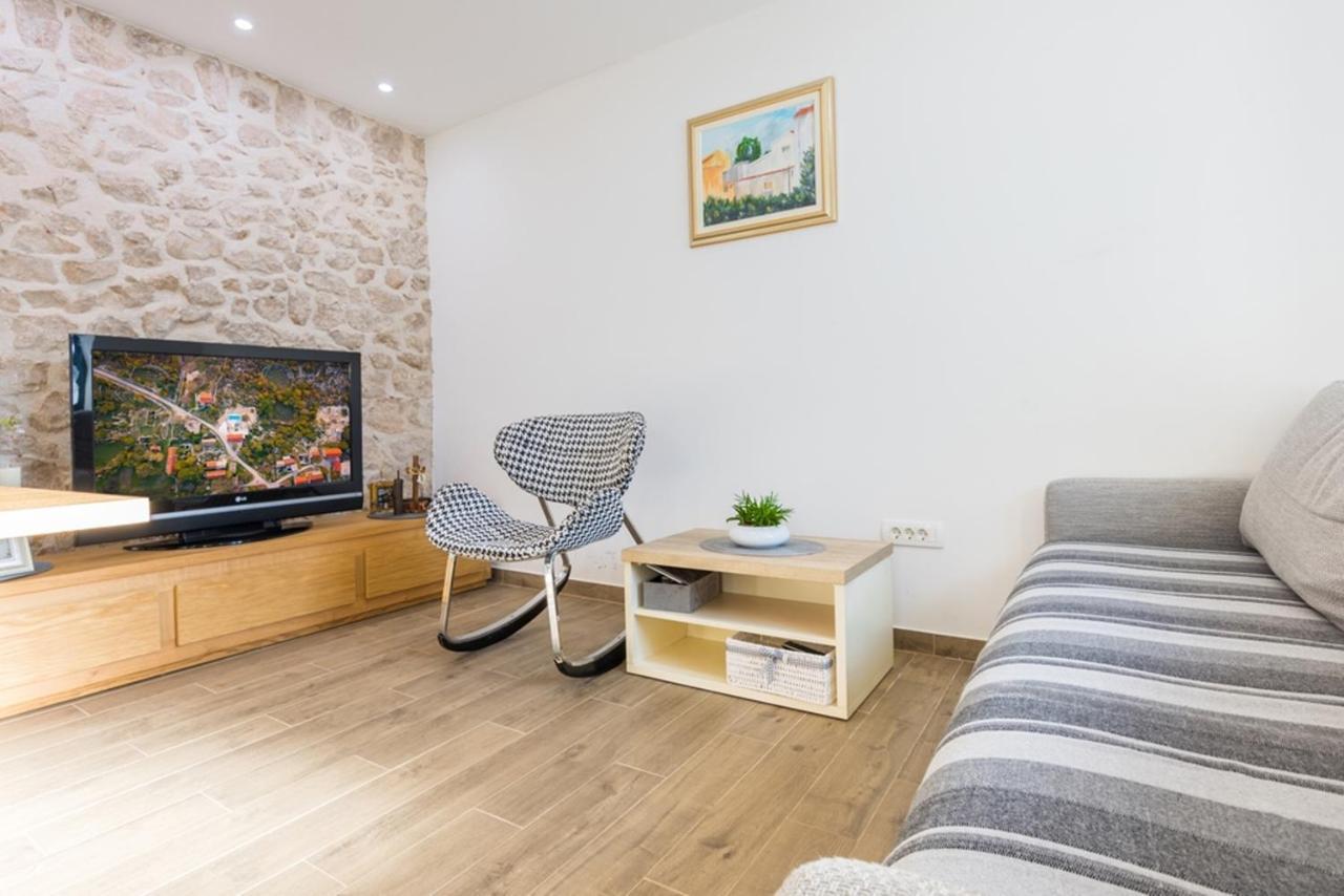 Dvori Stipanovi With Heated Pool And Jacuzzi Donje Rascane Exterior foto