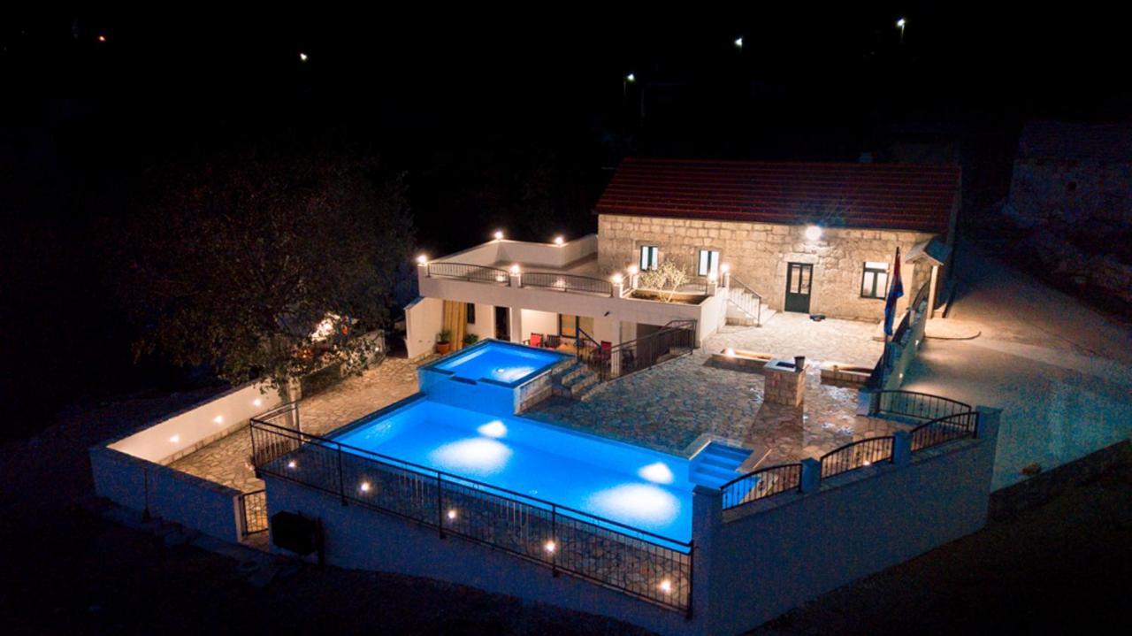 Dvori Stipanovi With Heated Pool And Jacuzzi Donje Rascane Exterior foto