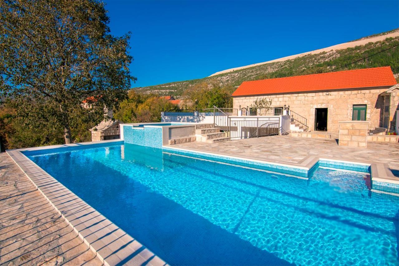 Dvori Stipanovi With Heated Pool And Jacuzzi Donje Rascane Exterior foto