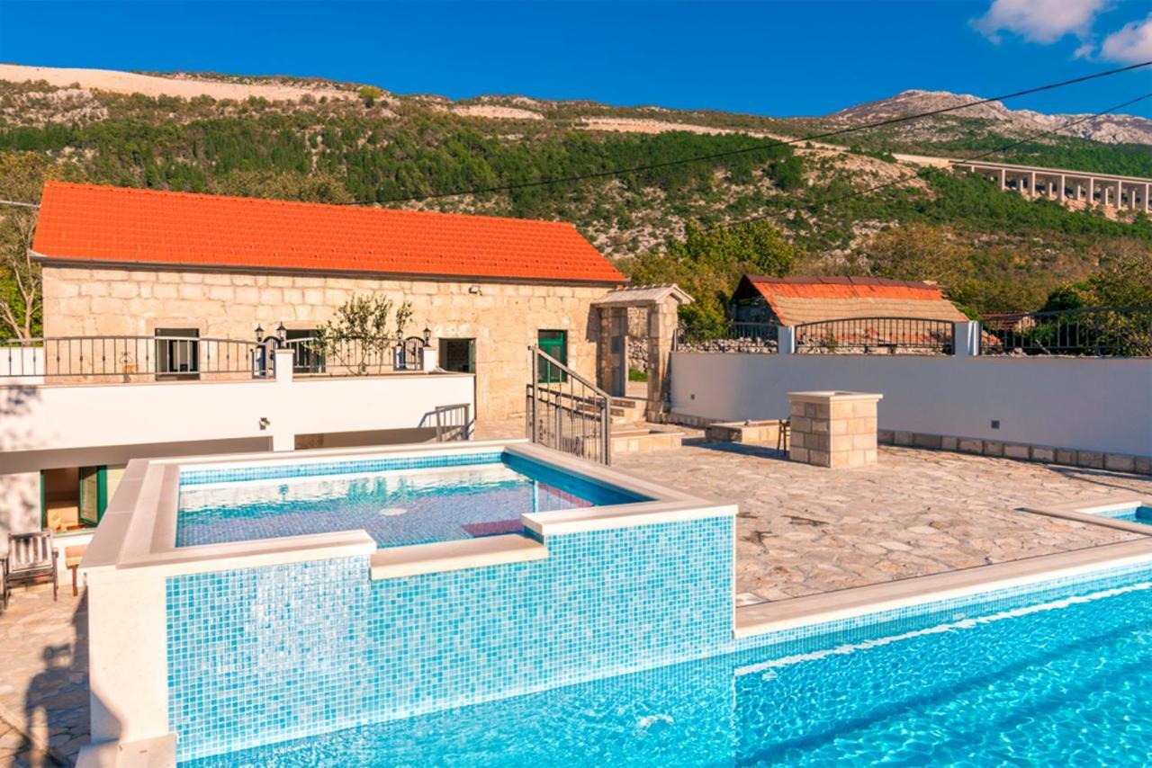 Dvori Stipanovi With Heated Pool And Jacuzzi Donje Rascane Exterior foto