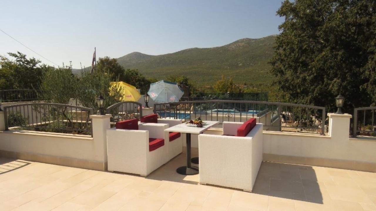 Dvori Stipanovi With Heated Pool And Jacuzzi Donje Rascane Exterior foto
