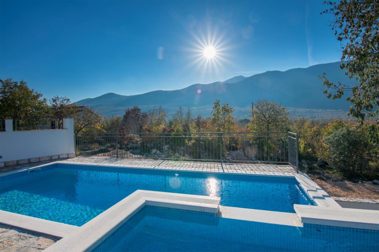 Dvori Stipanovi With Heated Pool And Jacuzzi Donje Rascane Exterior foto