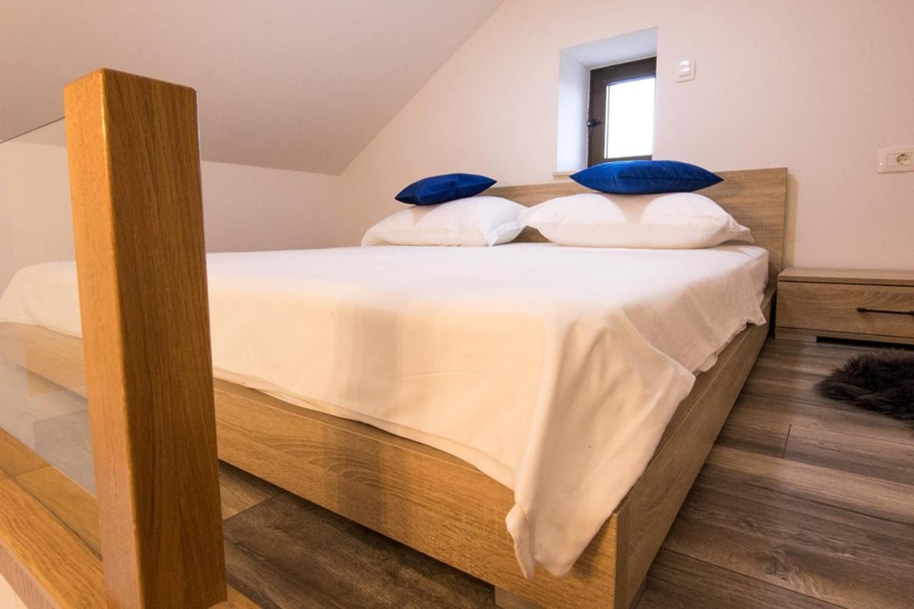 Dvori Stipanovi With Heated Pool And Jacuzzi Donje Rascane Exterior foto