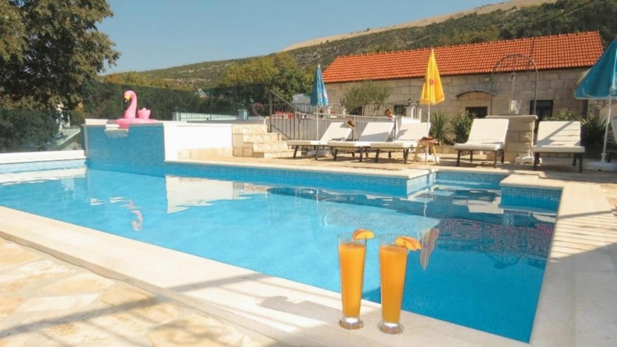 Dvori Stipanovi With Heated Pool And Jacuzzi Donje Rascane Exterior foto